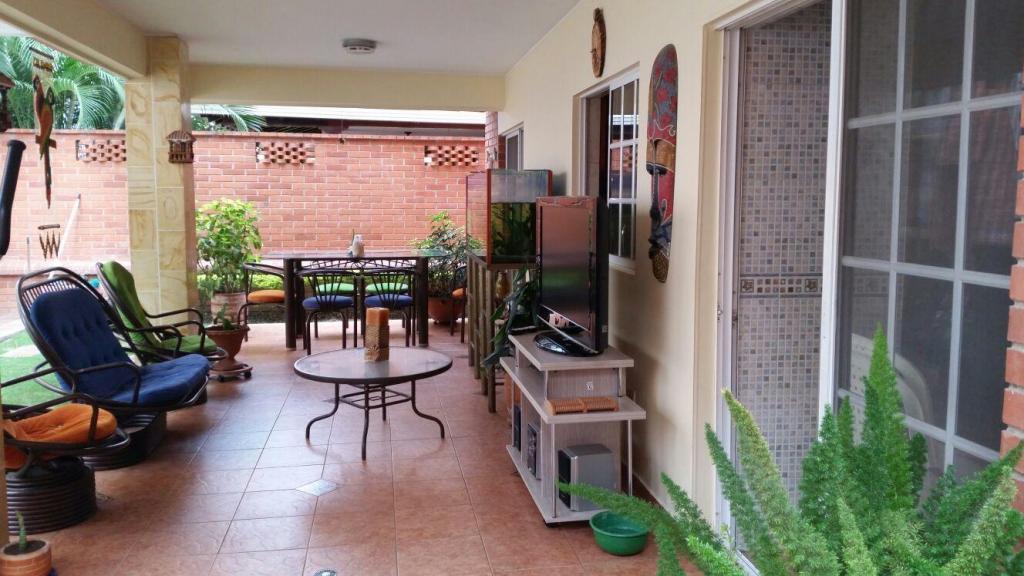 VENDO HERMOSA CASA GRANDE CAÑAVERAL 2 PLANTAS CONJUNTO CERRADO