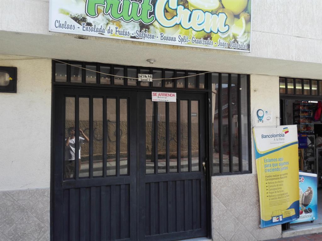Arriendo excelente local en Chinchiná, Frente al Colegio Santa Teresita, contiguo papeleria Copymas