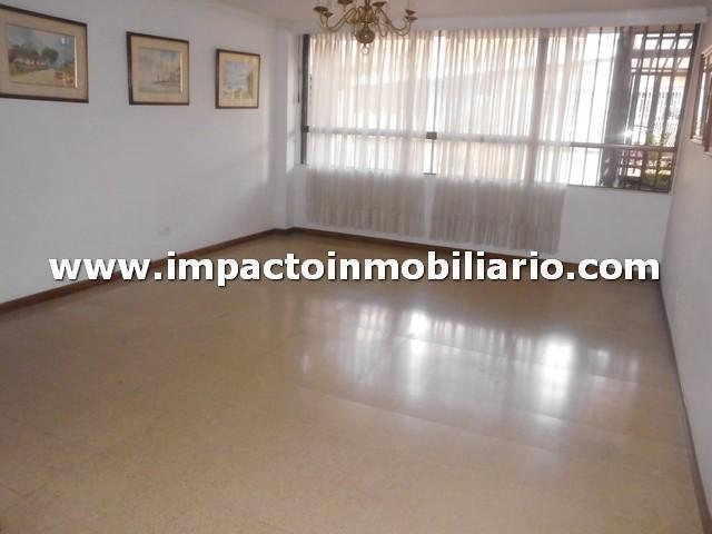 EN VENTA O ARQUILER HERMOSO APARTAMENTO EN LAURELES. 10519