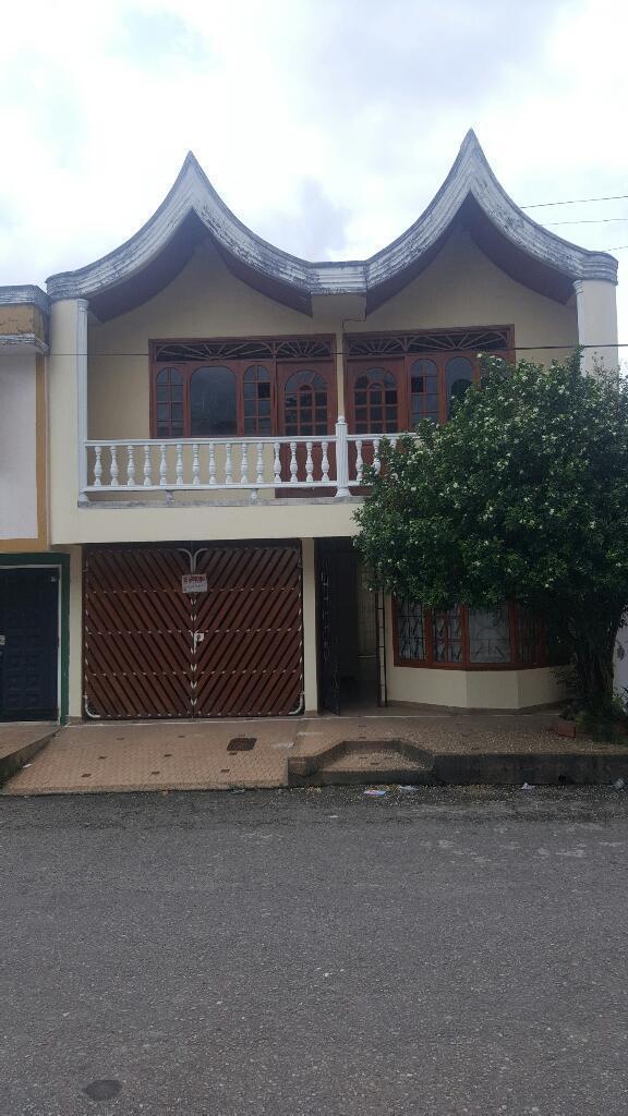 Se arrienda linda casa de dos pisos en el barrio cantarraba1. .t: 3134103887