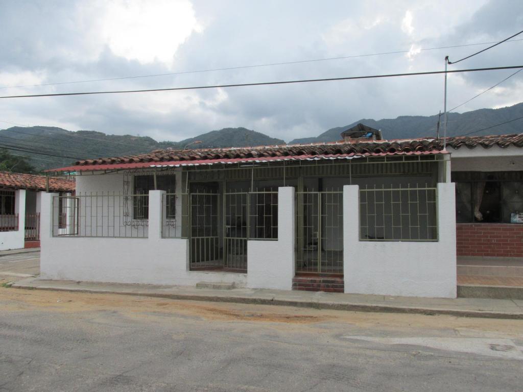 SE ARRIENDA AMPLIO LOCAL COMERCIAL EN GIRON!