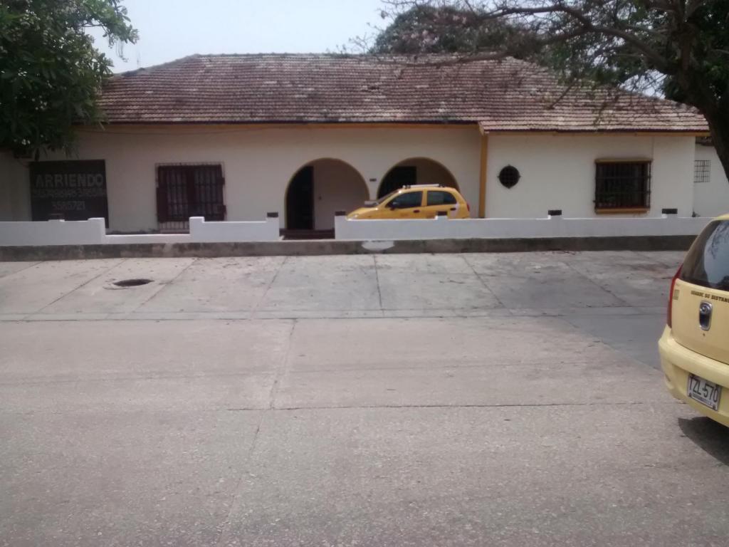 arriendo casa para negocio en la calle 7549c15. 700 metros cuadrados