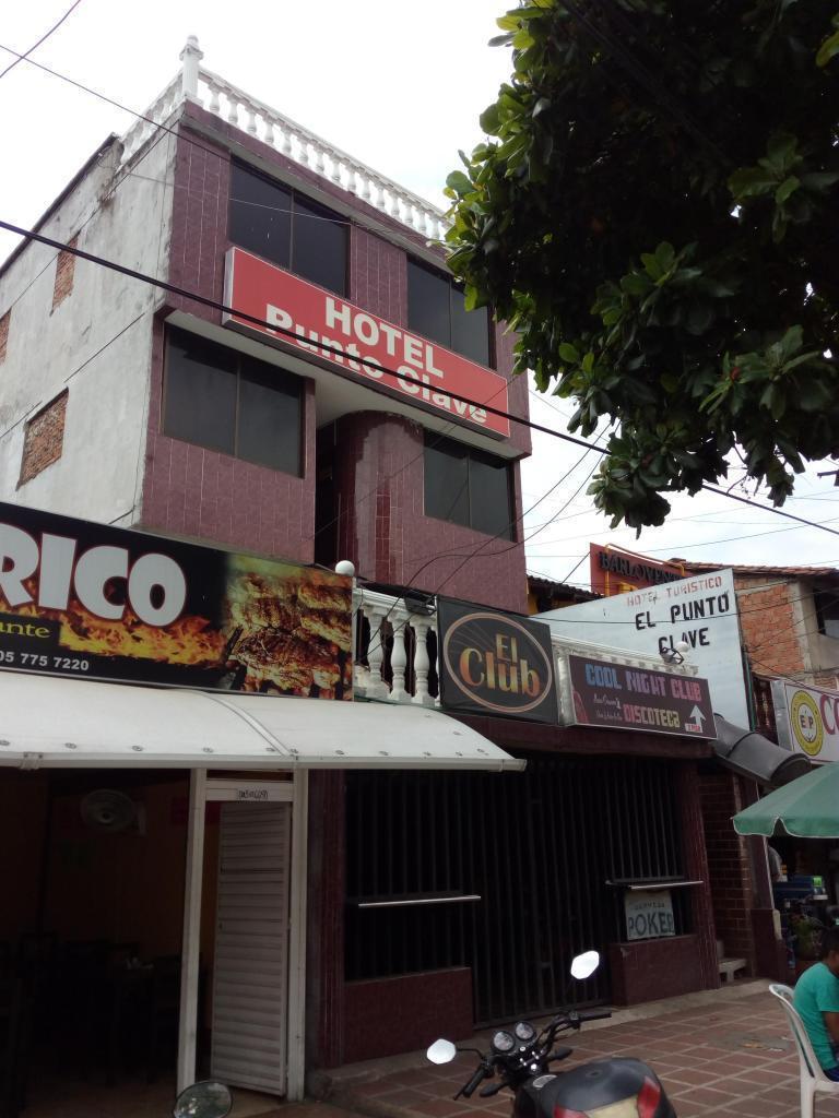 Vendo edificio comercial en . 3 negocios bajo1solo techo