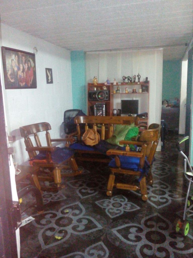 economica casa para la venta en la fachada