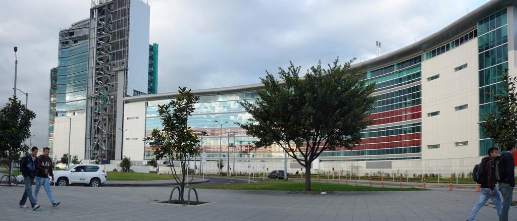 SE ALQUILA EXCELENTE LOCAL DE 2000 MTROS EN CALIMA CENTRO COMERCIAL