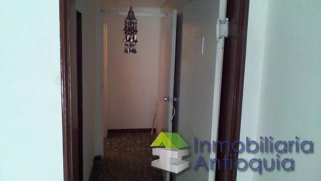 LOCAL COMERCIAL CONQUISTADORES COD 837 A