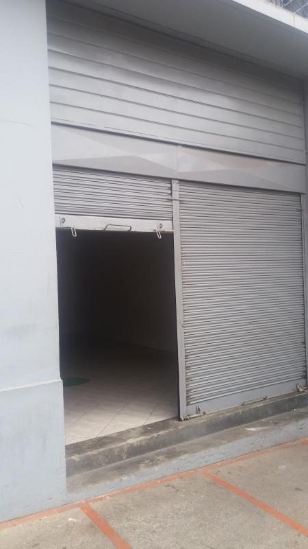 ARRIENDO BODEGA 900 MTS