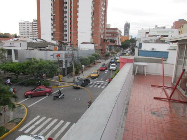 ARRIENDO OFICINAS, ÁREA 200mt2, SOBRE LA CARRERA 35A DE CABECERA