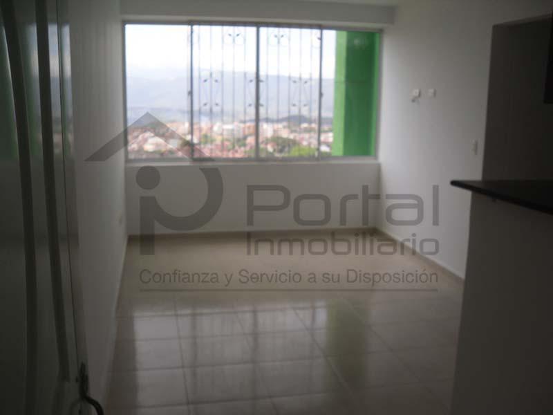 SE RENTA APARTAMENTO EN PROVENZA EXCELENTE CON PARQUEADERO