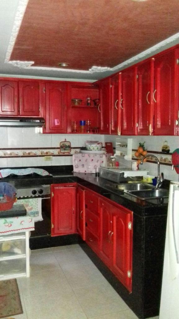 Vendo casa en OFERTA!!! de dos niveles en Los Calamares