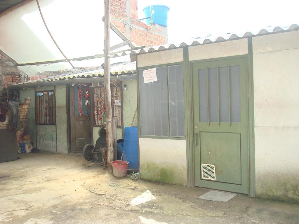 SE VENDE CASA LOTE CON DOS CASAS PREFABRICADAS BIEN UBICADAS
