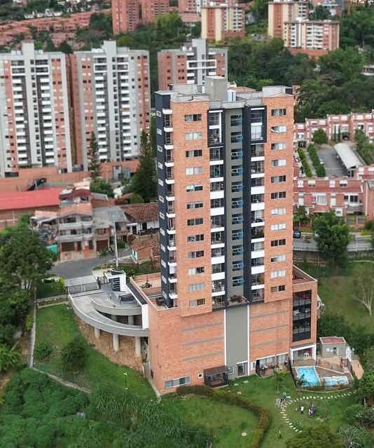 Vendo Apartamento  por Mall la Sebastiana 420 Millones