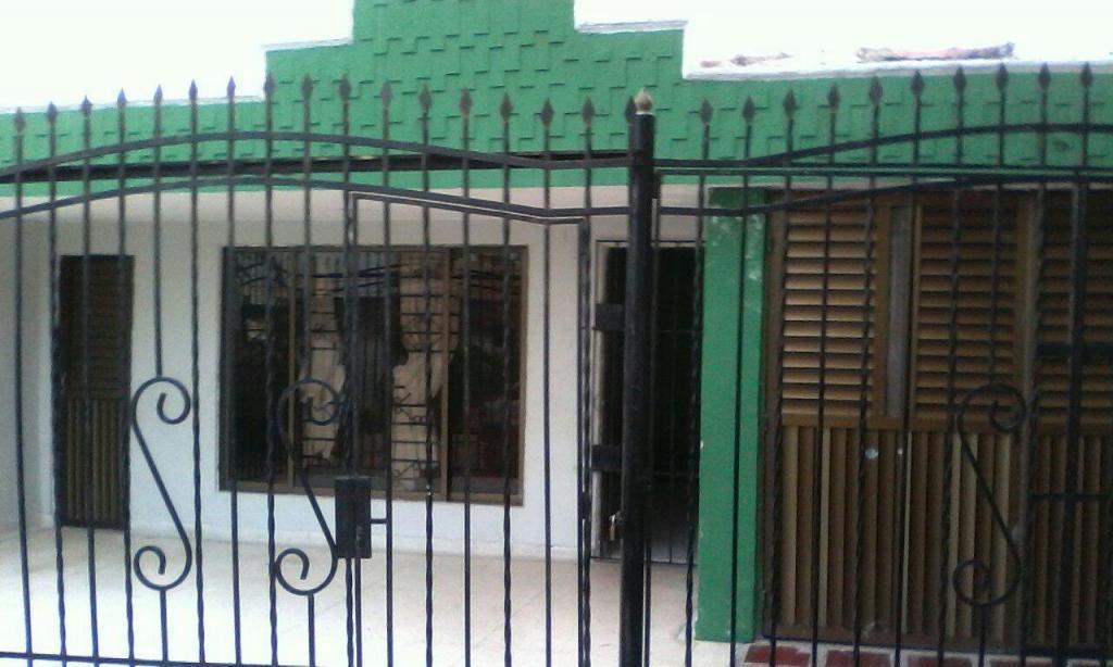 SE VENDE CASA AMPLIA EN RECREO