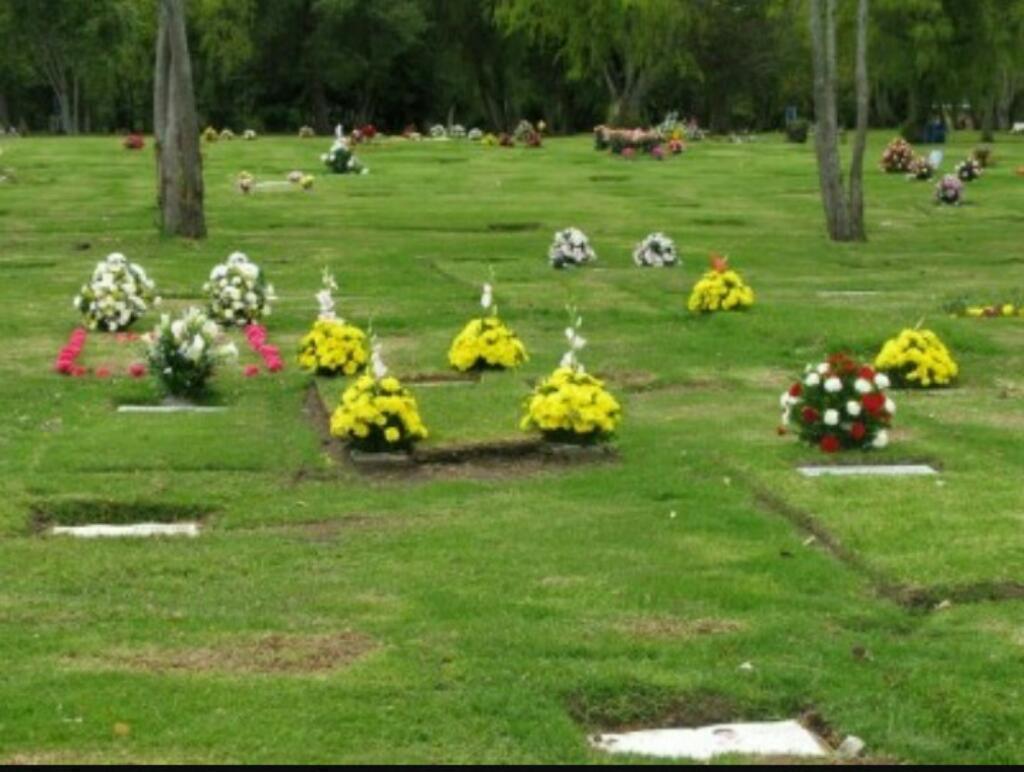 VENDO LOTE DOBLE DE CEMENTERIO JARDINES DEL RECUERDO