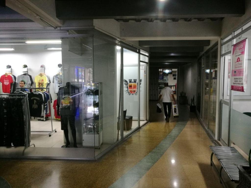 VENDO LOCAL EN CENTRO COMERCIAL LAGO PLAZA II