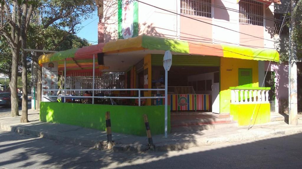 ARRIENDO NEGOCIO DE RESTAURANTE Y HELADERIA BIEN UBICADO Y RECONOCIDO