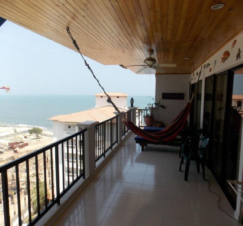 Se vende apartamento de 3 alcobas en primera línea de playa