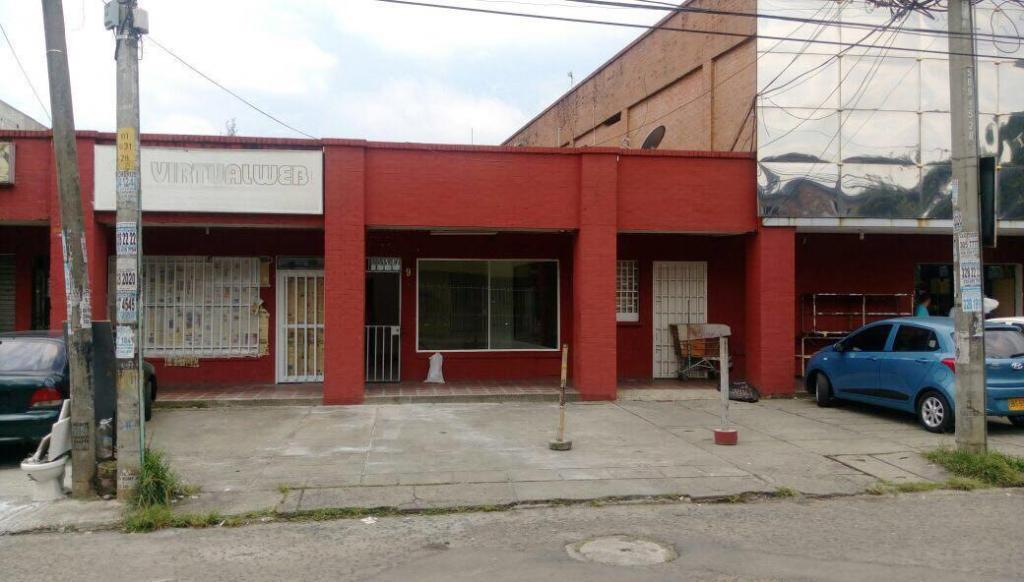 Se vende local en sector comercial de el barrio la selva