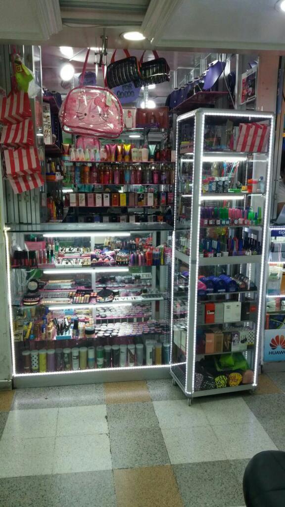 Se Vende Local Comercial Acreditado