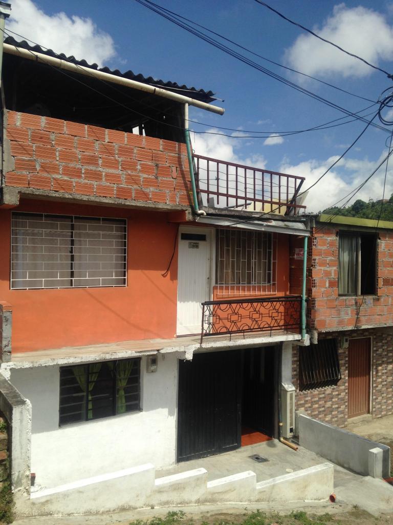 Venta de casa en Villamaría Bifamiliar con ingreso de arrendamiento y plancha completa para construir tercer piso