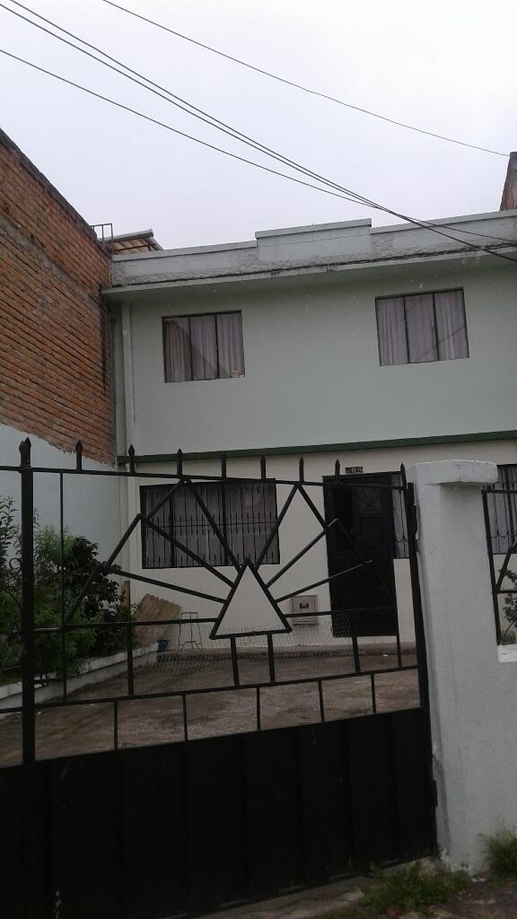 Se Vende Casa Independiente con 3 Apart