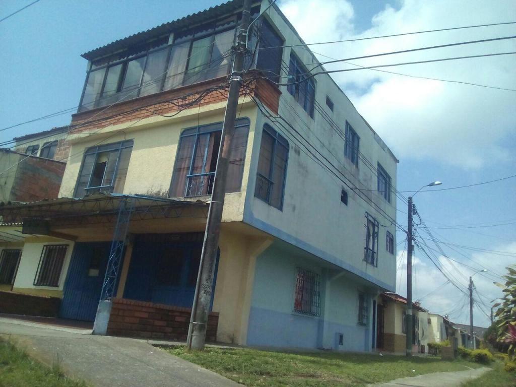 Se vende o cambia casa de 3 pisos