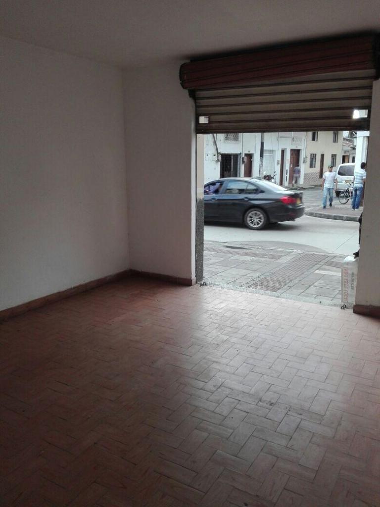 SE ARRIENDA LOCAL COMERCIAL CENTRO