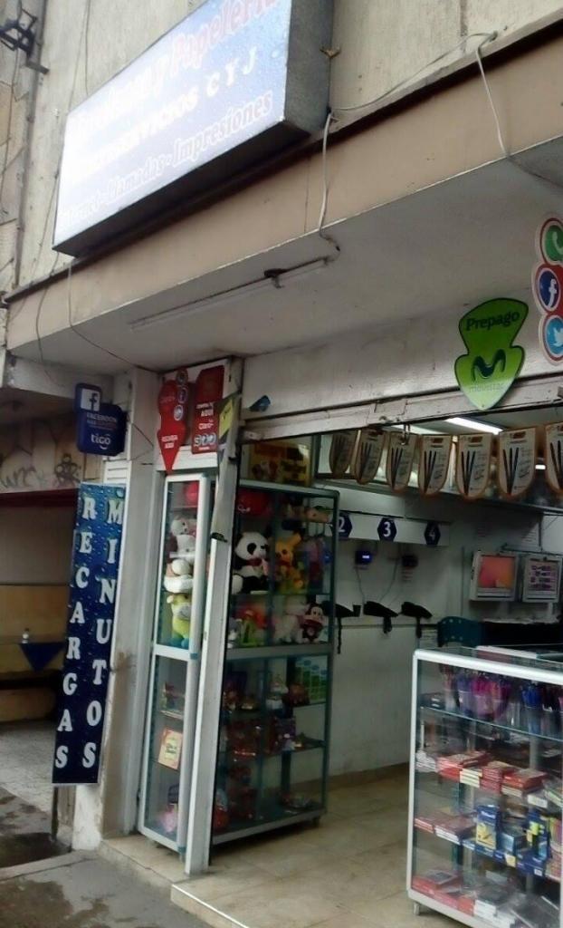 SE VENDE O PERMUTA PAPELERIA MISCELANEA BIEN UBICADA Y ACREDITADA