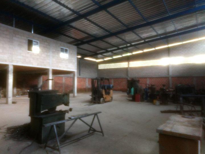 ARRIENDO DE BODEGA VIA CHIMITA BIEN UBICADA