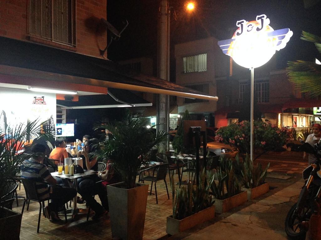 VENPERMUTO RESTAURANTE EN VALLE DEL LILI