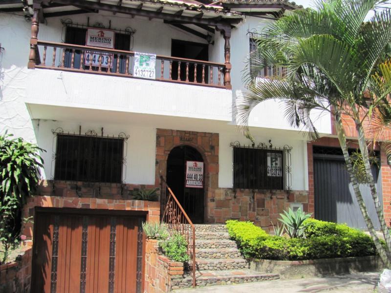 Cod. ABMER192834 Casa En Arriendo En Medellin Simón Bolívar