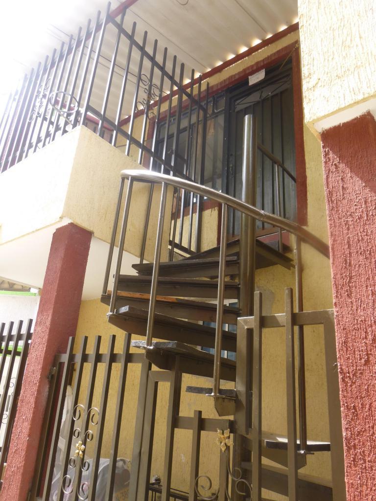 SE VENDE CASA EN GIRON MIRADOR DE ARENALES..2 PISOS INDEPENDIENTES,ESQUINERA