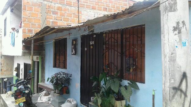 vendo casa lote en el barrio lpinos de vella vista de   colombia